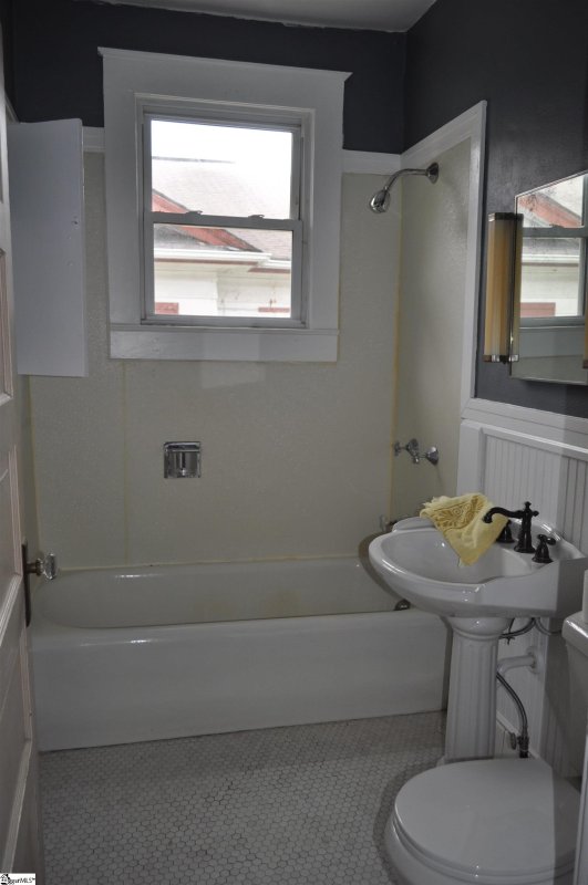 Property image 4 at 329 W Hampton Avenue, Spartanburg, SC 29306