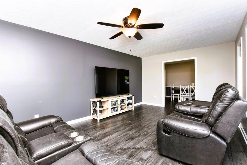 Property image 5 at 4 Broomfield Drive, Greenville, SC 29617