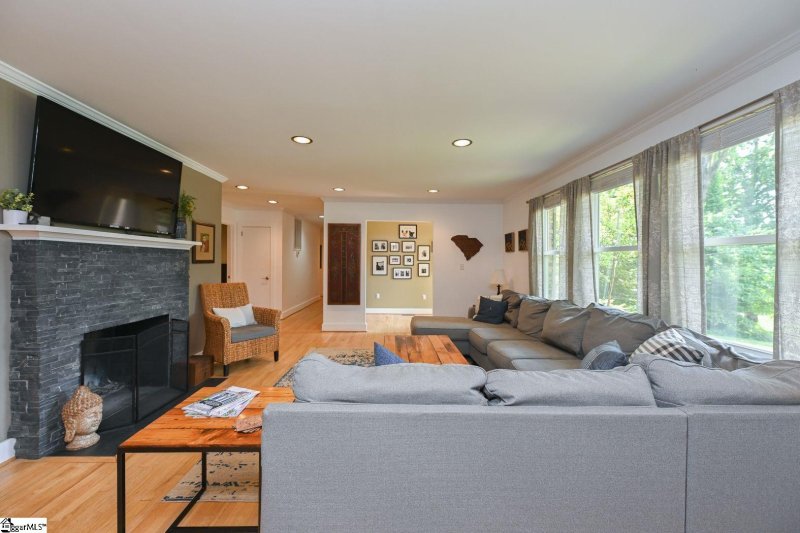 Property image 3 at 26 Ivy Trail, Greenville, SC 29615