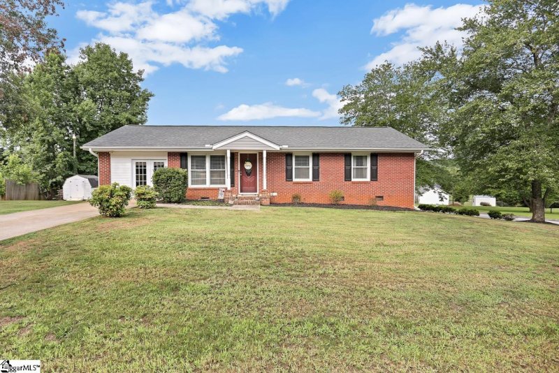 Property image 2 at 105 Walnut Drive, Pickens, SC 29671