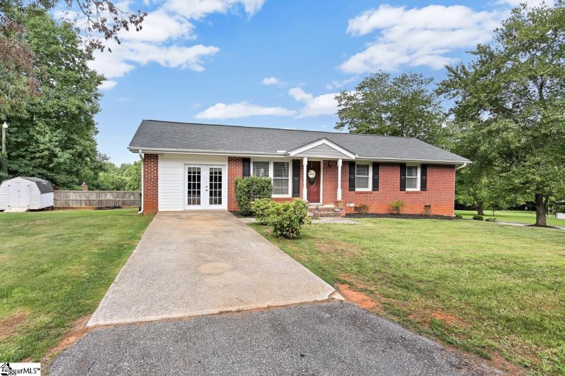 Property image 3 at 105 Walnut Drive, Pickens, SC 29671