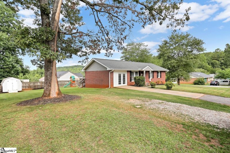Property image 4 at 105 Walnut Drive, Pickens, SC 29671