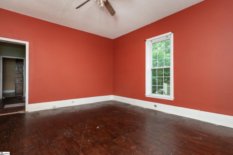 Property image 3 at 8 5th Avenue, Greenville, SC 29609