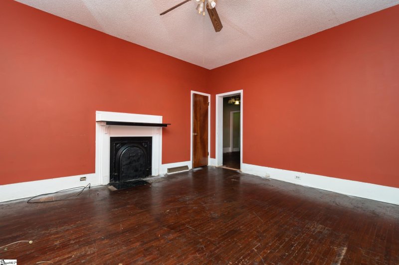 Property image 4 at 8 5th Avenue, Greenville, SC 29609