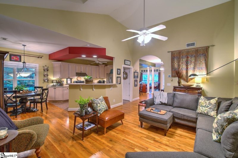 Property image 4 at 214 Netherland Lane, Simpsonville, SC 29681