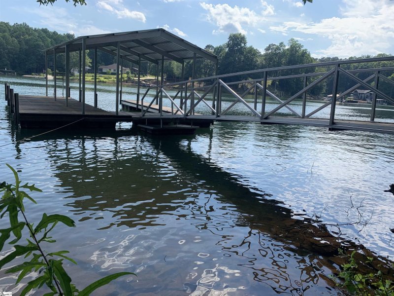 Property image 3 at 111 W Waters Edge Lane, West Union, SC 29696