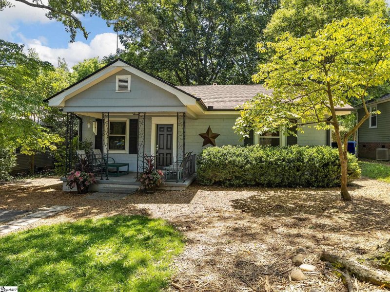 121 Bleckley Avenue