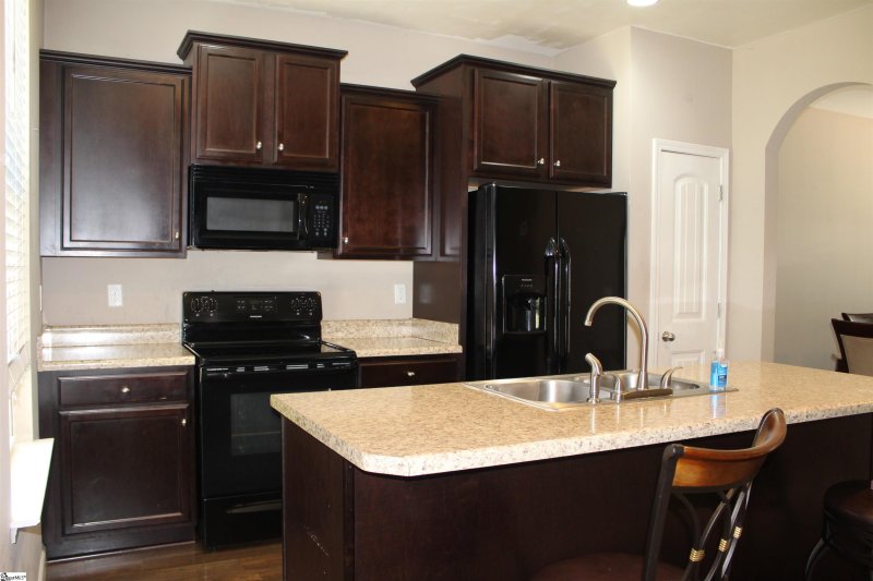 Property image 4 at 204 Summerlea Lane, Greer, SC 29651