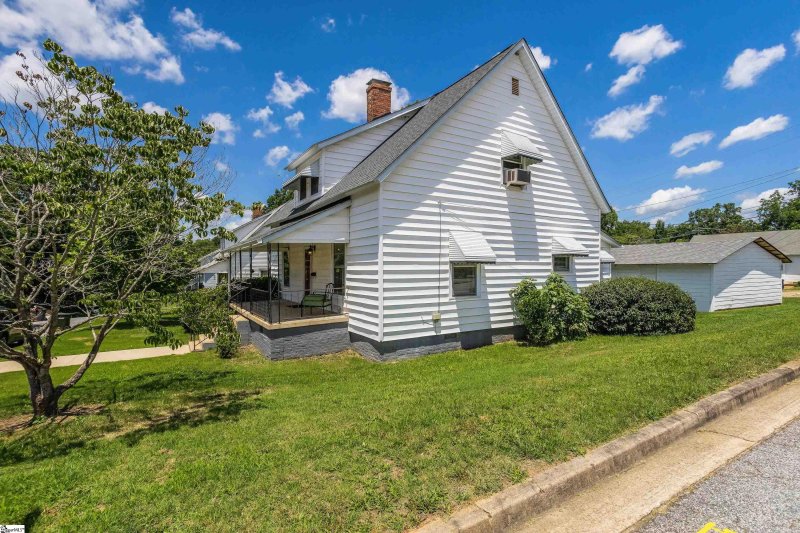 Property image 2 at 400 Connecticut Avenue, Greer, SC 29650