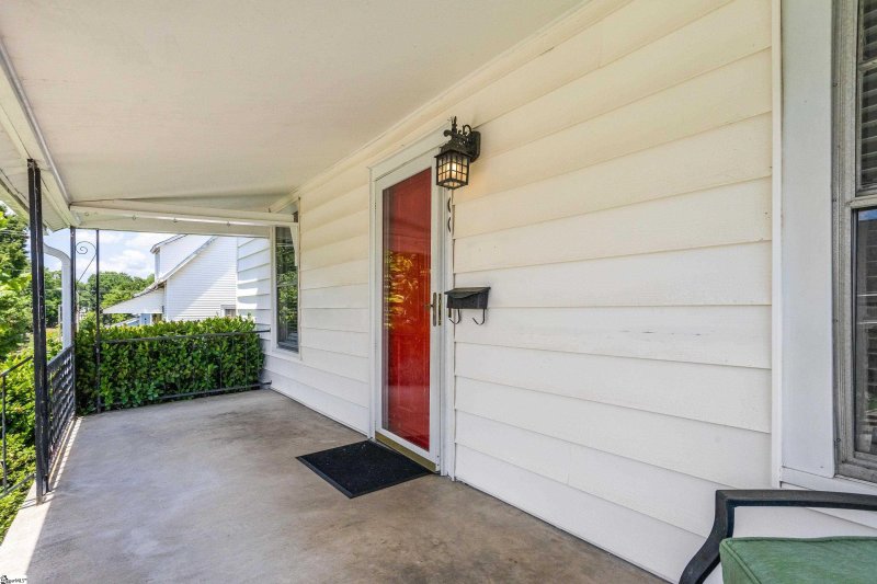 Property image 3 at 400 Connecticut Avenue, Greer, SC 29650