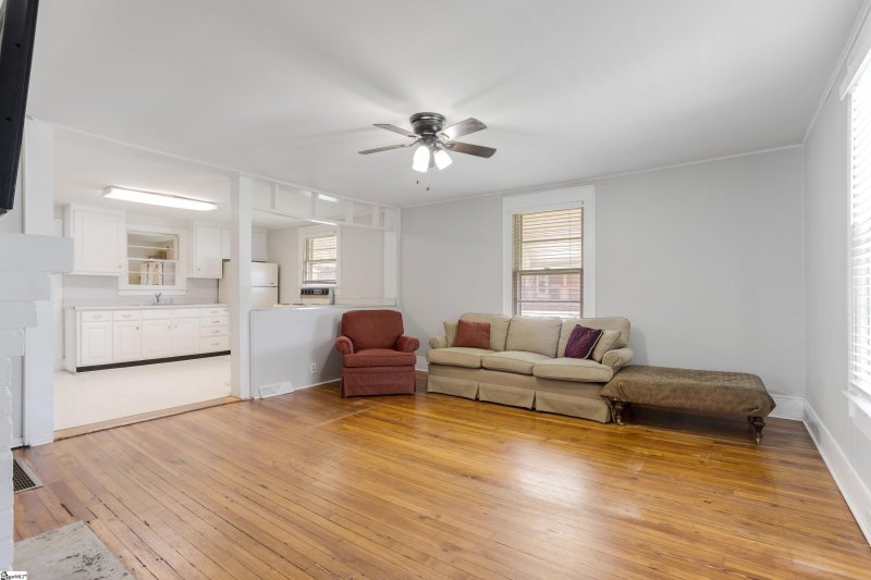 Property image 4 at 400 Connecticut Avenue, Greer, SC 29650