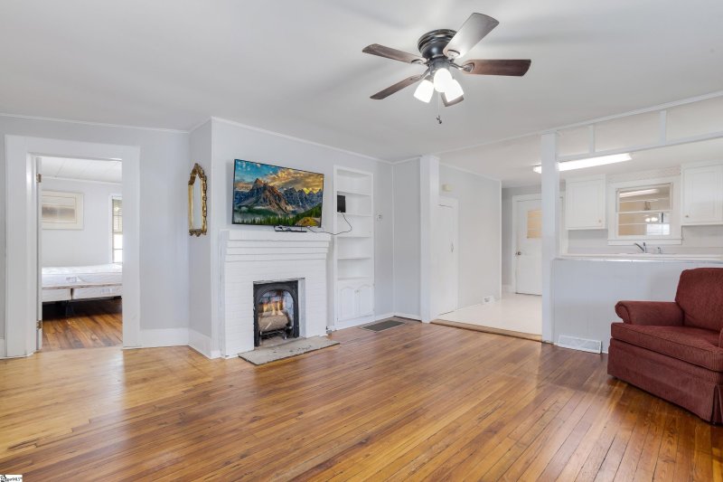 Property image 5 at 400 Connecticut Avenue, Greer, SC 29650