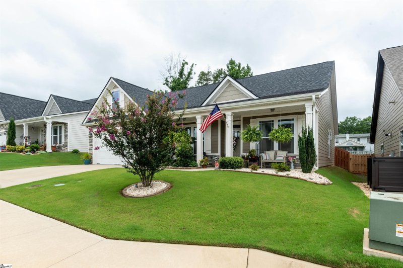 Property image 2 at 207 Loxley Drive, Simpsonville, SC 29680