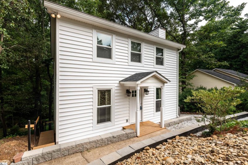 1213 Winding Way