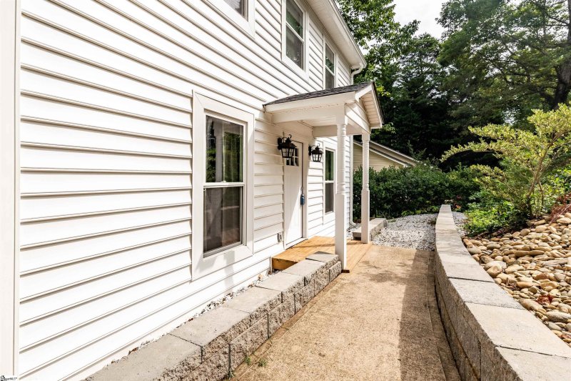 Property image 2 at 1213 Winding Way, Taylors, SC 29687