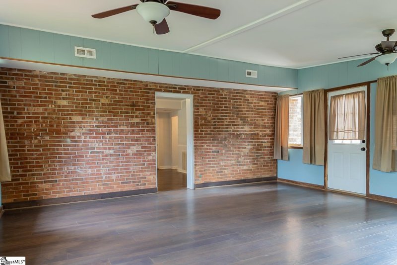 Property image 3 at 302 Farmington Road, Greenville, SC 29605