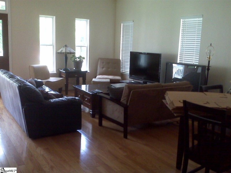 Property image 4 at 103 Woodside Circle, Greenville, SC 29609