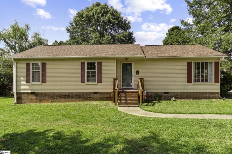 Property image 2 at 11 Blackenridge Drive, Taylors, SC 29687