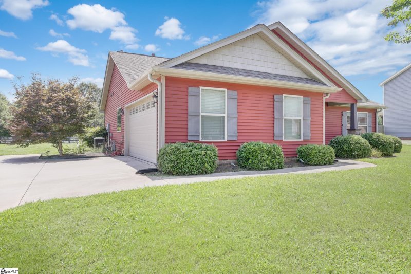 Property image 3 at 9 Camrose Drive, Greer, SC 29651