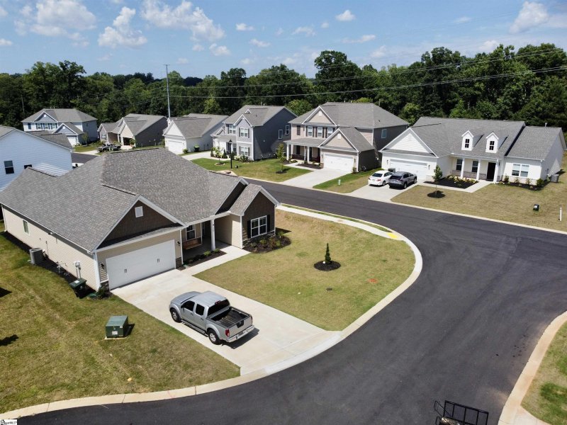 Property image 2 at 100 Lariat Court, Greenville, SC 29605-6467