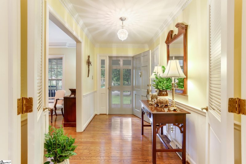 Property image 4 at 132 W Seven Oaks Drive, Greenville, SC 29605