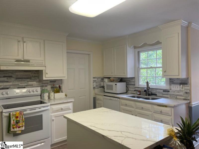 Property image 5 at 305 W Silverleaf Street, Greer, SC 29650