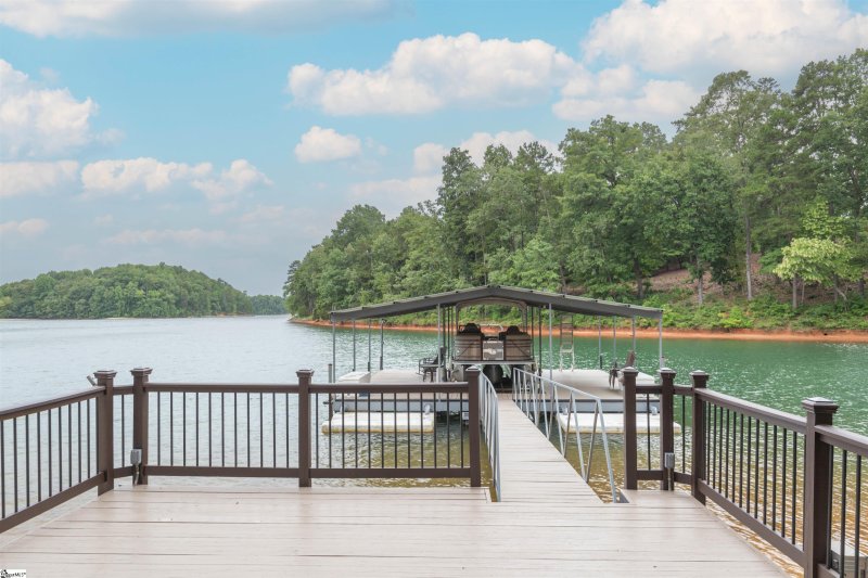 Property image 4 at 145 E Waterford Drive, Seneca, SC 29672