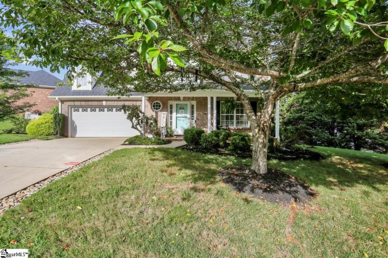 Property image 2 at 14 Glenaire Drive, Greer, SC 29650