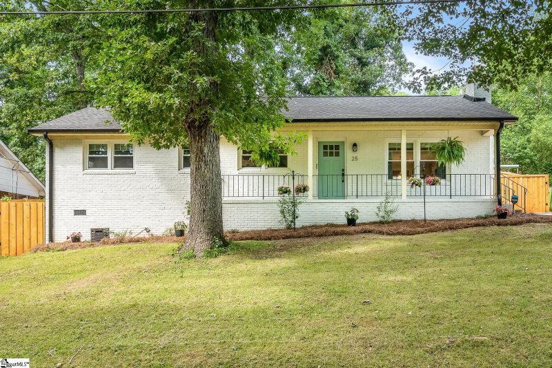 Property image 2 at 25 E Castle Drive, Greenville, SC 29605