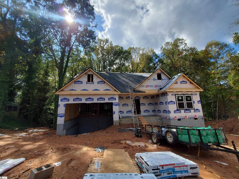 Property image 3 at 676 Perrin Drive, Spartanburg, SC 29307