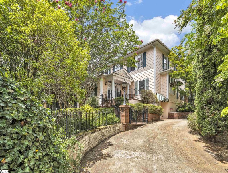 Property image 2 at 911 E Washington Street, Greenville, SC 29601