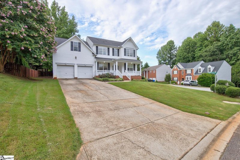 Property image 2 at 2 BLUFF RIDGE Court, Greenville, SC 29617