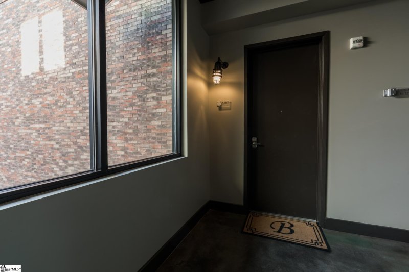 Property image 3 at 500 E McBee Avenue, Greenville, SC 29601