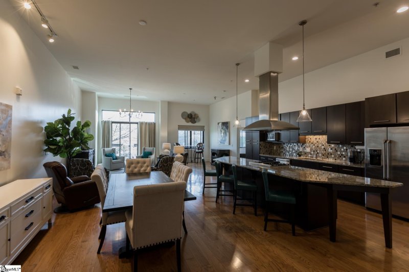 Property image 5 at 500 E McBee Avenue, Greenville, SC 29601