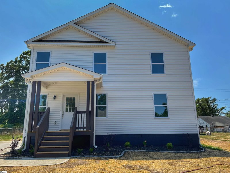 Property image 2 at 428 Buncombe Street, Woodruff, SC 29388
