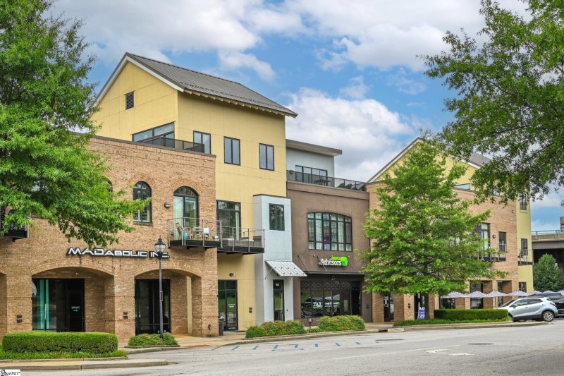 Property image 2 at 400 E McBee Avenue, Greenville, SC 29601