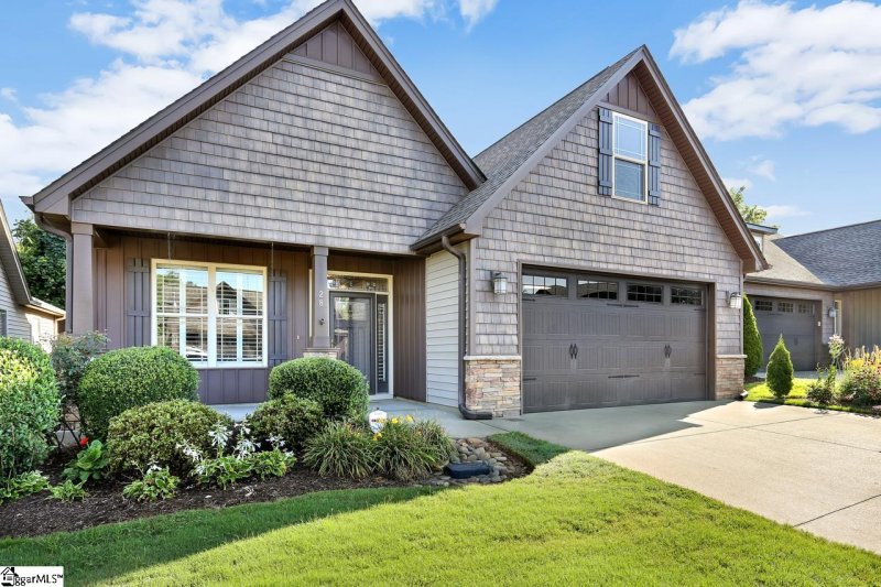 Property image 2 at 28 Dolerite Drive, Taylors, SC 29687