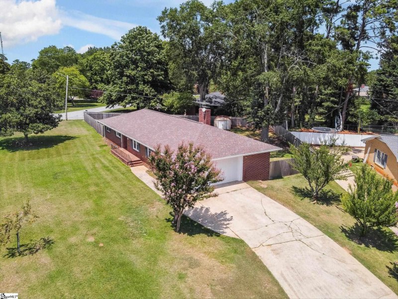 Property image 2 at 501 Drayton Circle, Anderson, SC 29621