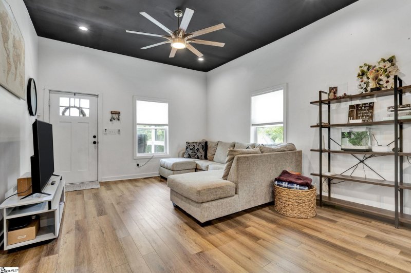 Property image 2 at 309 Barton Street, Easley, SC 29640