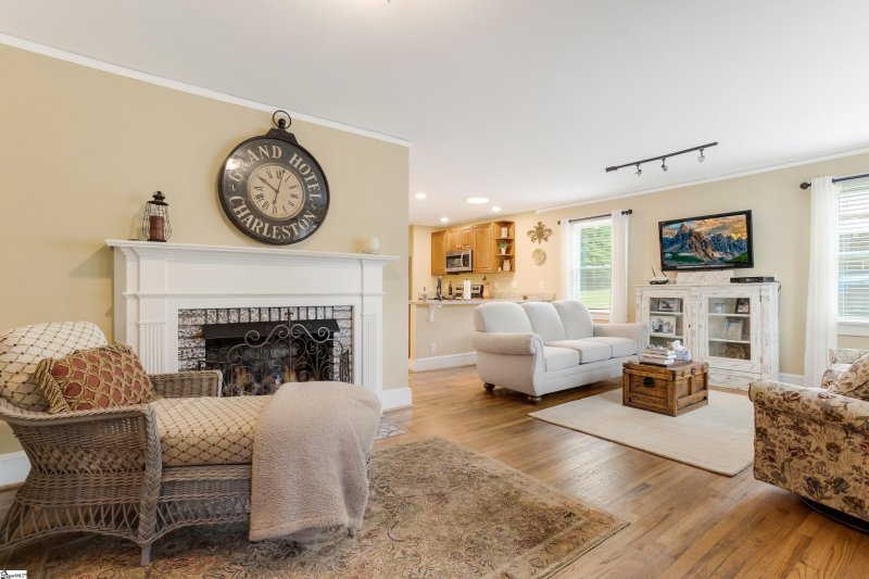 Property image 3 at 200 Cardinal Drive, Taylors, SC 29687