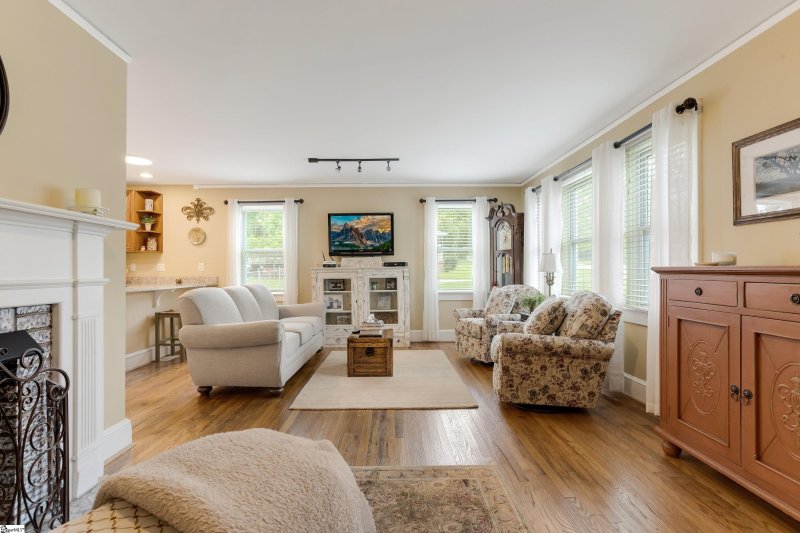 Property image 4 at 200 Cardinal Drive, Taylors, SC 29687