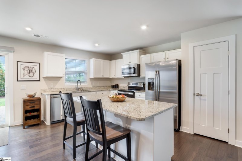 Property image 3 at 302 Fairmeadow Way, Greenville, SC 29617