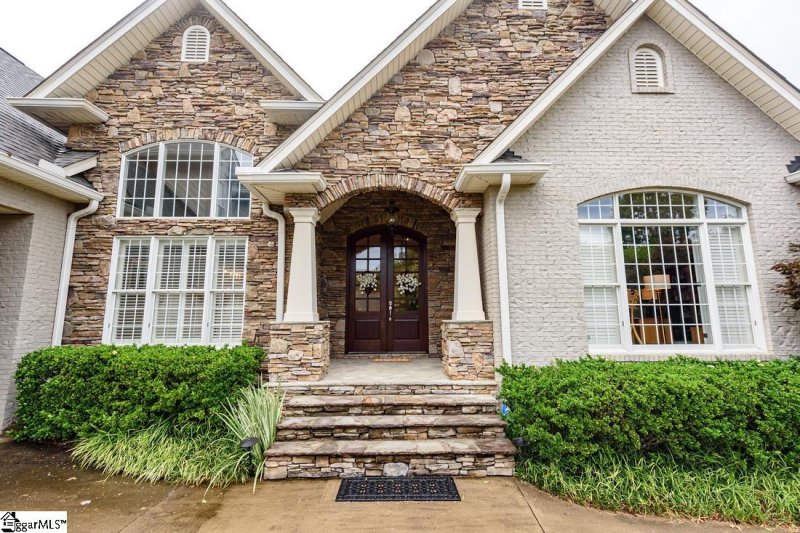 Property image 2 at 8 Highfield Court, Greer, SC 29650