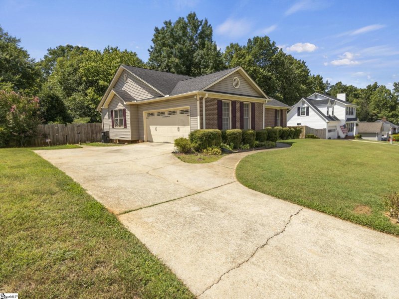 Property image 2 of 217 Waterbury Court in Ambergate, Simpsonville, SC 29680