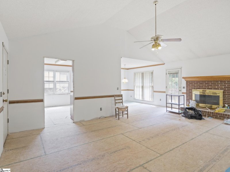 Property image 3 of 217 Waterbury Court in Ambergate, Simpsonville, SC 29680