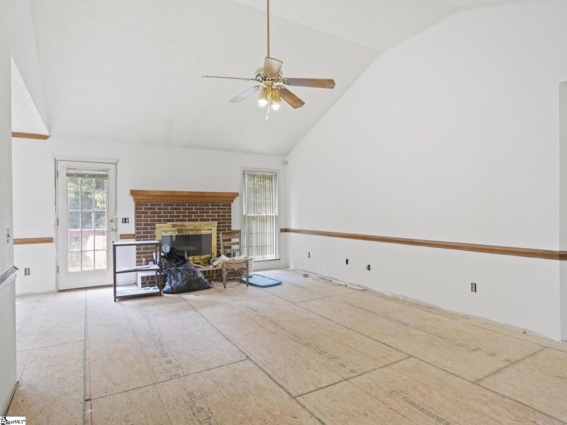 Property image 4 of 217 Waterbury Court in Ambergate, Simpsonville, SC 29680