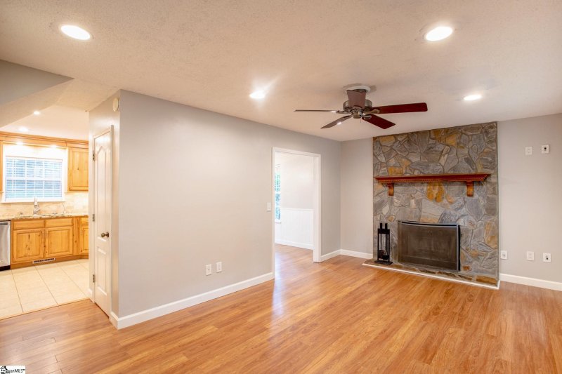 Property image 5 at 1702 Winding Way, Taylors, SC 29687