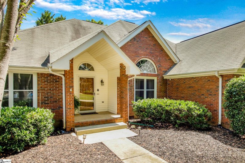 Property image 2 at 102 Chenoweth Drive, Simpsonville, SC 29681