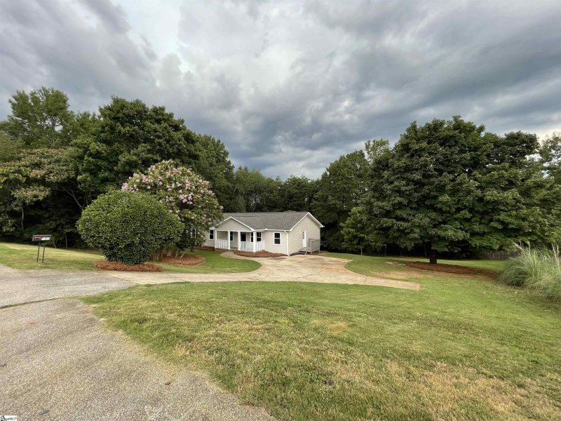 Property image 2 at 102 Briarcliff Way, Greer, SC 29651