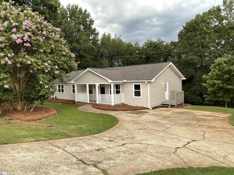 Property image 4 at 102 Briarcliff Way, Greer, SC 29651